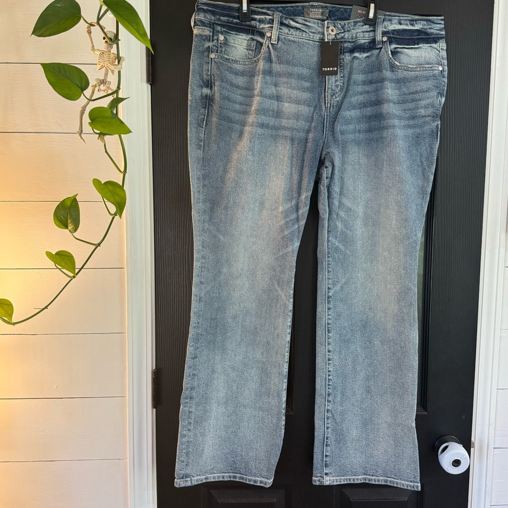 Perfect Slim Boot Classic Denim Mid-Rise Jean in “Laurel Canyon” 20Short - Picture 5 of 6